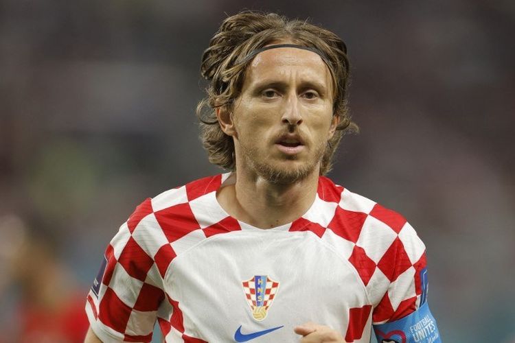 Luka Modric kala beraksi dalam laga perebutan peringkat ketiga Piala Dunia 2022 antara Kroasia vs Maroko di Stadion Internasional Khalifa, Qatar, Sabtu (17/12/2022).. (Photo by Odd ANDERSEN / AFP).