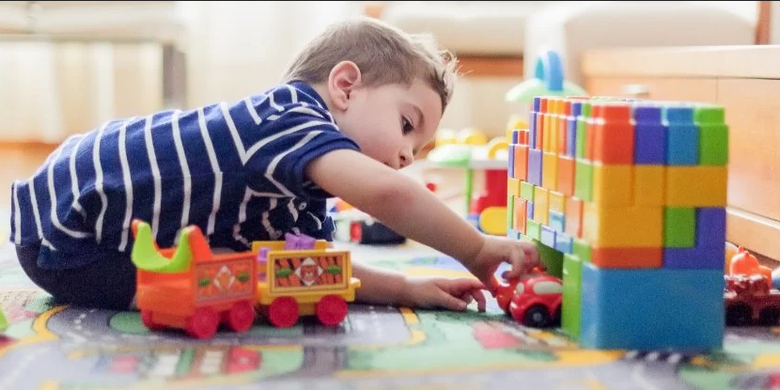 Mainan anak terbuat dari plasti berpotensi membahayakan kesehatan anak.