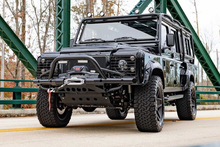 Modifikasi Land Rover Defender 110 garapan ECD Automotive Design