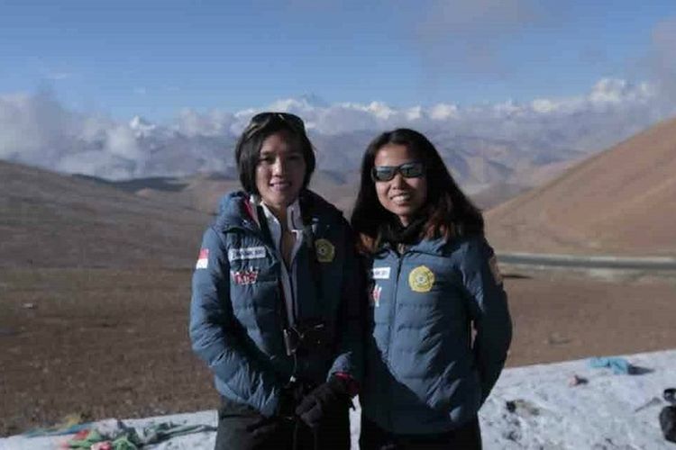 Tim The Women of Indonesia?s Seven Summits Expedition Mahitala-Unpar (WISSEMU) telah sampai di Everest Base Camp (EBC), Tibet, Kamis (19/4/2018).