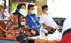 Risma Minta Jajarannya Urus NIK Komunitas Adat Terpencil agar Dapat Bansos