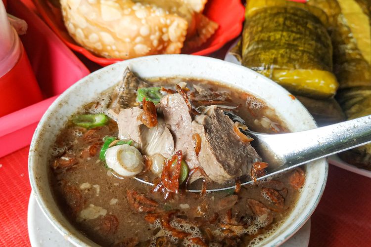 Coto di Coto Makassar Senen Syamsul Daeng Awing.