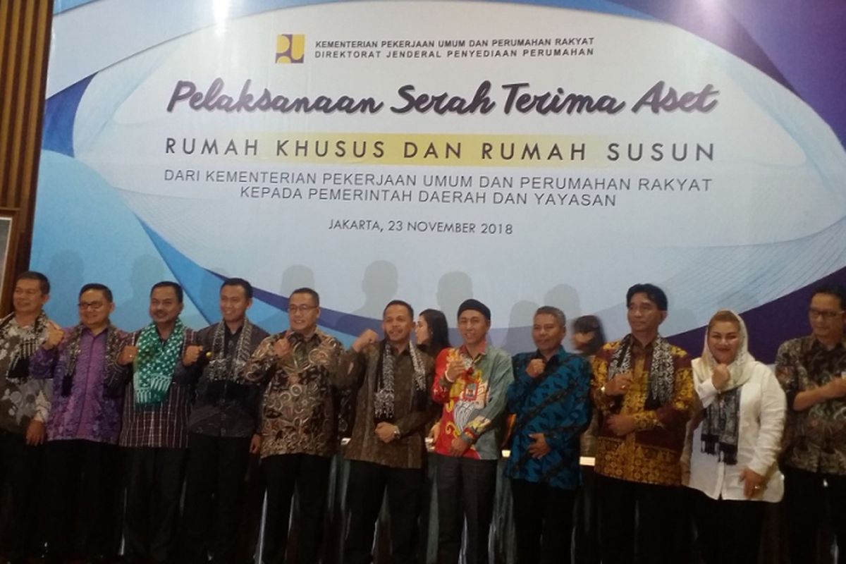 Acara serah terima aset rumah khusus dan rumah susun di Auditorium Kementerian PUPR, Jakarta, Jumat (23/11/2018).