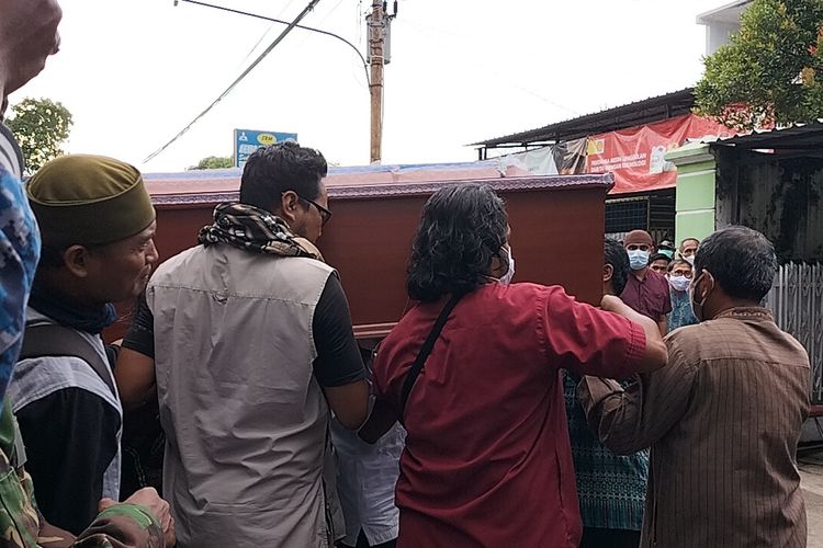 Suasana Kedatangan Jenazah Terduga Teroris SU di Rumah Duka Sukoharjo, Kamis (10/3/2022)