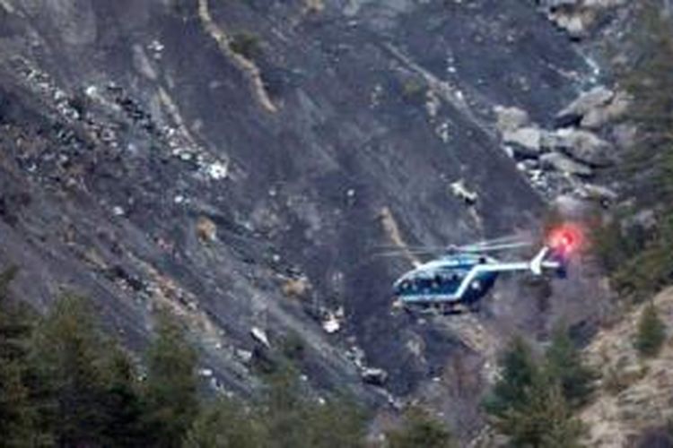 Regu penyelamat telah menemukan kotak hitam di lokasi jatuh pesawat Germanwings.