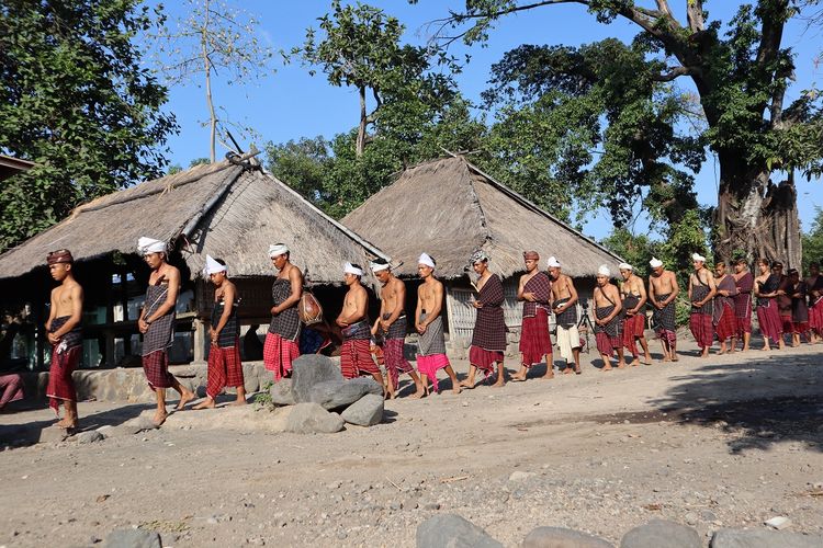 Suku Sasak di Lombok, Nusa Tenggara Barat DOK. Shutterstock/Dian Muliana