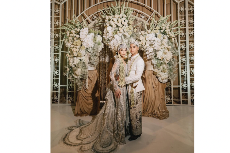 Ngunduh mantu Al Ghazali dan Alyssa Daguise digelar hari ini, Rabu (19/6/2025), dengan konsep Javanese Royal Wedding. Lantas, apa itu ngunduh mantu?
