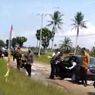 Mobil Jokowi Tersangkut Saat Melewati Jalan Rusak di Lampung
