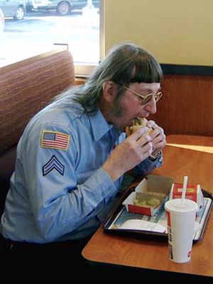Donald Gorske (67) tiap hari makan Big Mac sejak 1972. Dalam 50 tahun ia telah menyantap 32.340 burger McDonald's tersebut dan memecahkan rekor dunia.