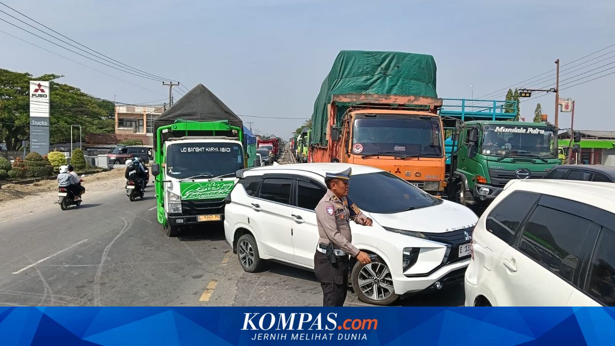 Pikap Berisi 8 Penumpang Tertabrak 2 Truk di Pantura Indramayu, 3 Meninggal di Lokasi