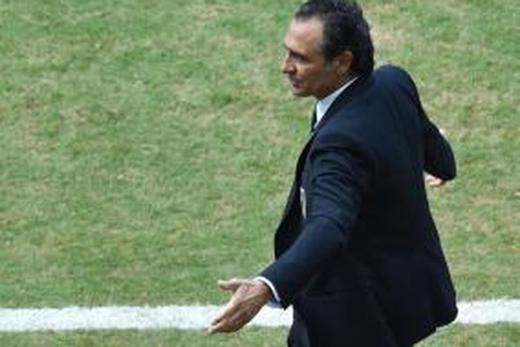 Salah satu ekspresi pelatih Cesare Prandelli ketika memimpin tim nasional Italia, pada pertandingan Grup D Piala Dunia melawan Uruguay, di Estadio Das Dunas, Natal, 24 Juni 2014.