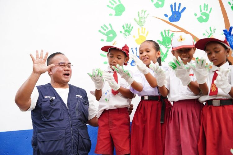 Anak Nasabah PNM Mekaar: Orangtua Saya Berjuang di Sawah, Sementara Saya Berjuang di Sekolah