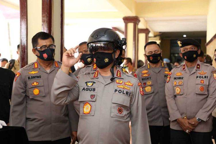 Kepala Badan Pemeliharaan Keamanan (Kabaharkam) Mabes Polri, Komjen Pol Agus Andrianto, melakukan kunjungan kerja ke Mapolda Sumut pada Selasa (29/9/2020) siang. Dia memperkenalkan helm Smart KC Weareble.