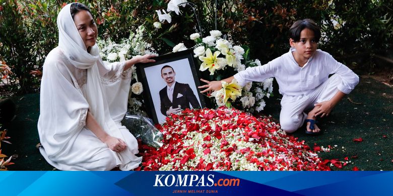 Ketika Bcl Dan Noah Kembali Ke Makam Ashraf Sinclair Halaman All Kompas Com