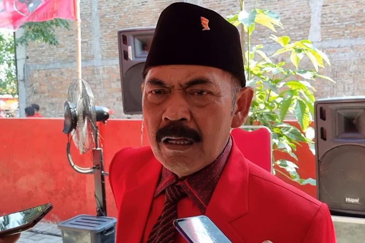 Ketua Dewan Pimpinan Cabang (DPC) PDI-P Kota Solo FX Hadi Rudyatmo dalam apel peringatan Hari Lahir Pancasila dan peringatan Bulan Bung Karno di Solo, Jawa Tengah, Kamis (1/6/2023).