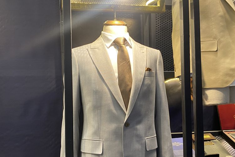 Kumpulan jas pengantin pria pada acara Bridestory Market di ICE BSD, BSD, Jumat (2/5/2025).