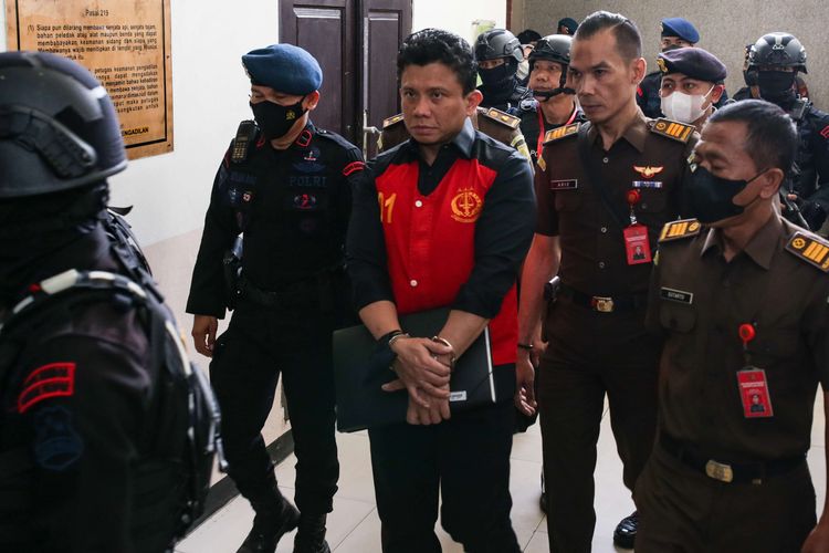 Terdakwa kasus pembunuhan berencana Nofriansyah Yosua Hutabarat (Brigadir J), Ferdy Sambo tiba untuk menjalani sidang di Pengadilan Negeri Jakarta Selatan, Selasa (1/11/2022). Agenda persidangan pemeriksaan saksi-saksi.