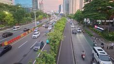 Menuju Akhir Pekan, Lalu Lintas Jalan Letjen S Parman Slipi Ramai Lancar