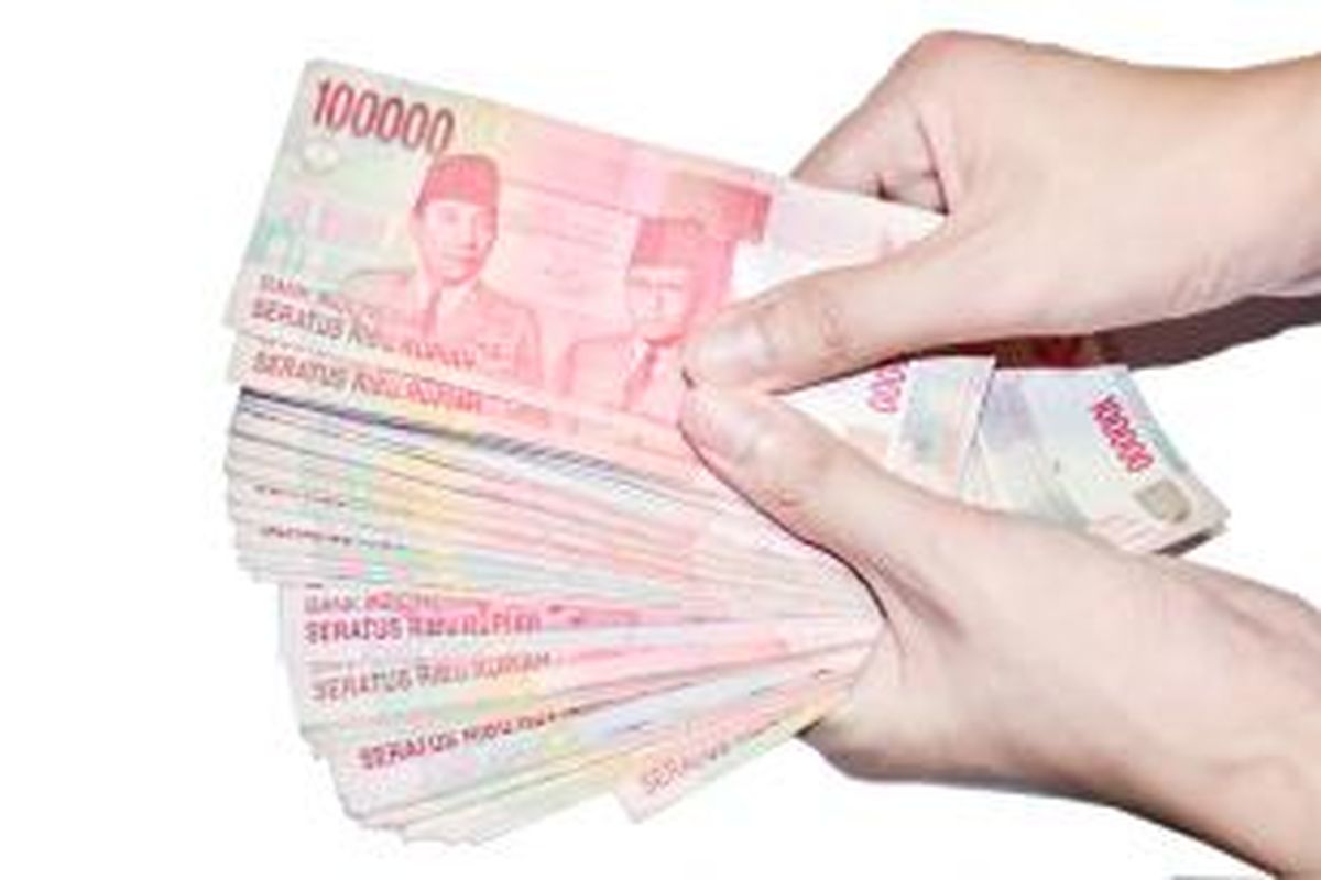 Meski diatur dengan batasan maksimal kredit, OJK tetap optimistis dan mengharapkan agar bank bisa mengambil fungsi rentenir. Masyarakat akan terbebas dari jerat utang lintah darat tersebut.