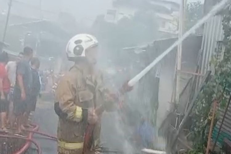 Rumah 2 Lantai di Bongsari Semarang Hangus Terbakar, Dua Penghuni Alami Luka Ringan