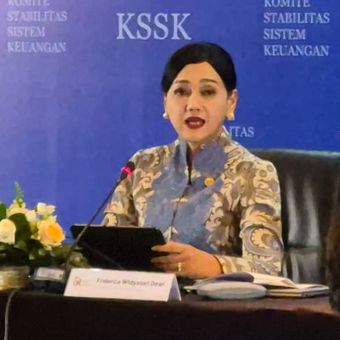 Ketua Dewan Komisioner OJK Friderica Widyasari Dewi saat konferensi pers di Menara Radius Prawiro, Jakarta, Kamis (7/5/2026).
