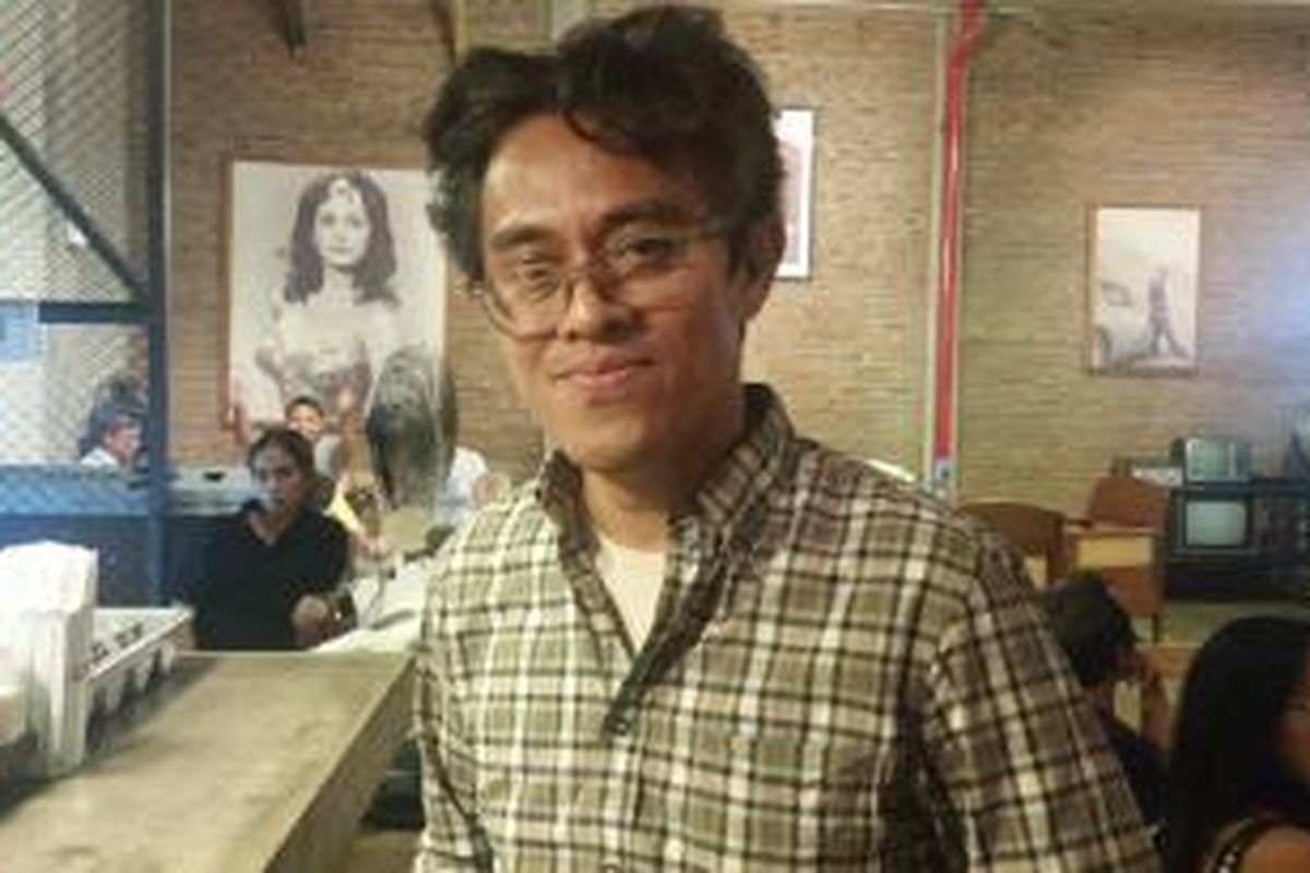 Riri Riza diabadikan usai menjadi moderator diskusi film di Paviliun 28, Jakarta Selatan, Kamis (8/10/2015) malam.