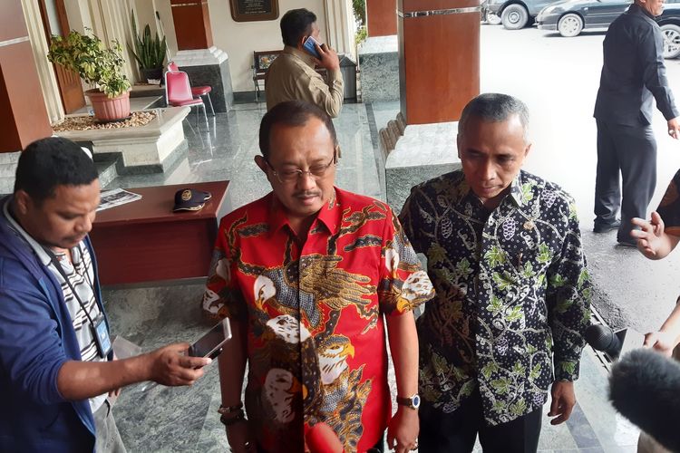 Ketua Umum Asosiasi DPRD Kota Seluruh Indonesia (Adeksi) Armuji di kantor Kemenko Polhukam, Kamis (20/2/2020).