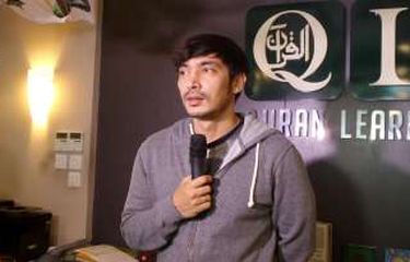 Demi Anak, Abimana Aryasatya Kembali Mendalami Agama