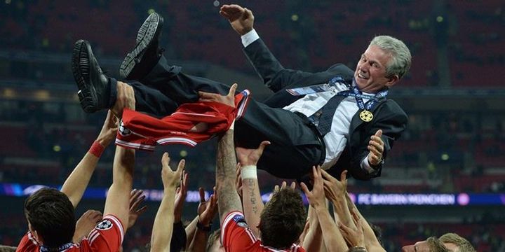 Pelatih Bayern Muenchen, Jupp Heynckes, diangkat para pemainnya setelah tim mereka juara Liga Champions 2012-13 dengan mengalahkan Borussia Dortmund 2-1 pada final di Stadion Wembley, Inggris, Sabtu atau Minggu (26/5/2013) dini hari WIB.