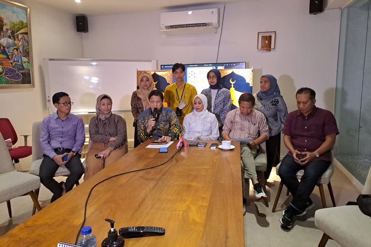 Ikatan Alumni (IKA) Unpad menggelar jumpa pers di sekretariat IKA Unpad, Jakarta, Jumat (19/5/2023). Para lulusan Unpad ini meluruskan wacana yang beredar di masyarakat bahwa mereka mendukung Capres 2024 tertentu. 