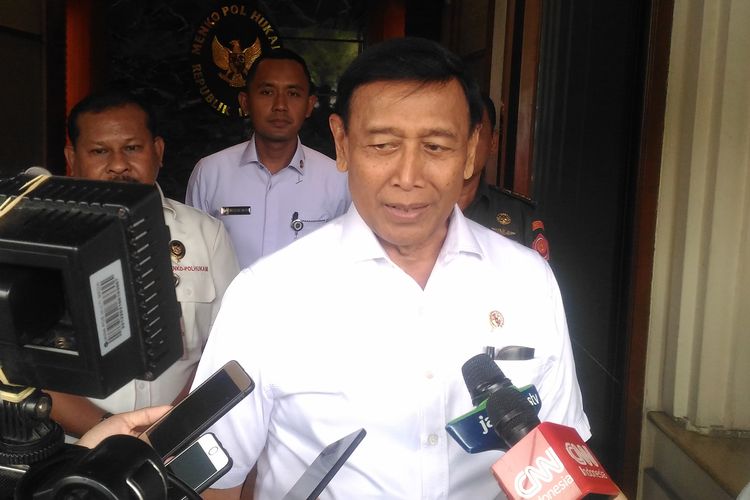 Menteri Koordinator Bidang Politik, Hukum, dan Keamanan (Menko Polhukam) Wiranto, di kantor Kemenko Polhukam, Jakarta Pusat, Senin (29/4/2019). 