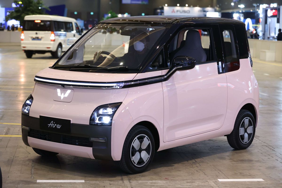 Stok foto: Mobil listrik Wuling Air Ev