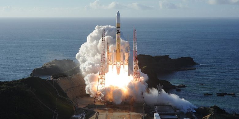 In this handout photograph taken and released on July 20, 2020 by Mitsubishi Heavy Industries an H-2A rocket carrying the Hope Probe known as Al-Amal in Arabic, developed by the Mohammed Bin Rashid Space Centre (MBRSC) in the United Arab Emirates (UAE) to explore Mars, blasts off from Tanegashima Space Centre in southwestern Japan. - The first Arab space mission to Mars blasted off on July 20 aboard a rocket from Japan, with the probe dubbed Hope successfully separating about an hour after liftoff. (Photo by Handout / Mitsubishi Heavy Industries / AFP) / --- RESTRICTED TO EDITORIAL USE - MANDATORY CREDIT AFP PHOTO / (MITSUBISHI HEAVY INDUSTRIES) - NO MARKETING NO ADVERTISING CAMPAIGNS - DISTRIBUTED AS A SERVICE TO CLIENTS ---