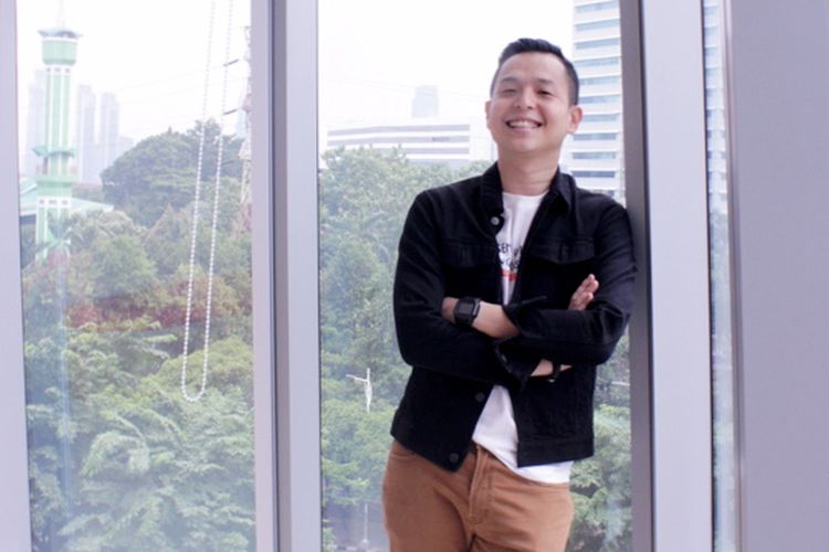 Ernest Prakasa Sutradara film Imperfect saat promo film di di Kantor Redaski Kompas.com, Menara Kompas, Jakarta,Rabu ( 4/12/2019).