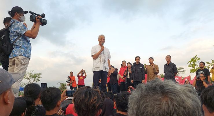 Ganjar: Tidak Perlu Risau soal Baliho, Dicopot 100 Kita Pasang 1.000