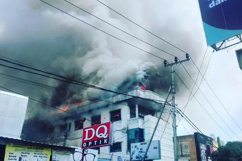 Seorang Bocah Tewas dalam Kebakaran yang Menghanguskan 5 Rumah dan 4 Ruko di Banjarmasin