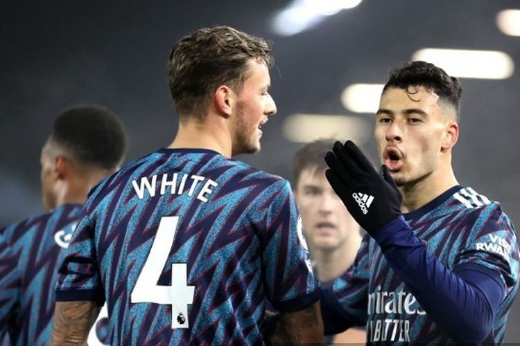 Pemain Arsenal Gabriel Martinelli (kanan) merayakan golnya ke gawang Leeds United pada laga lanjutan Liga Inggris musim 2021-2022 di Stadion Elland Road, Minggu (19/12/2021) dini hari WIB.