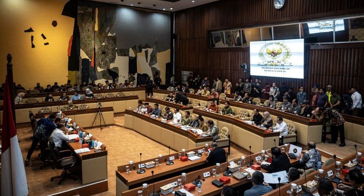 DPR Dinilai Tetap "Mengangkangi" Konstitusi meski Setujui PKPU Pilkada 2024