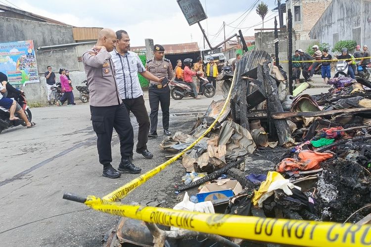 Kondisi terkini satu unit rumah yang terbakar di Jalan Nabung Surbakti, Kabanjahe, Kamis (27/6/2024). Akibat kebakaran ini, wartawan Tribratatv, Sempurna Pasaribu dan tiga anggota keluarganya menjadi korban.