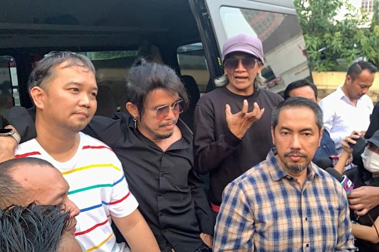 Grup musik Radja resmi melaporkan akun YouTube dunia MANJI atas kasus dugaan pencemaran nama baik pada Senin (14/8/2023) di Polda Metro Jaya, Jakarta.