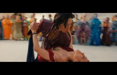 Dalam trailer The Marvels, Park Seo Joon membuat penampilan singkat sebagai pasangan dansa yang gagah untuk Carol Danvers (Brie Larson).