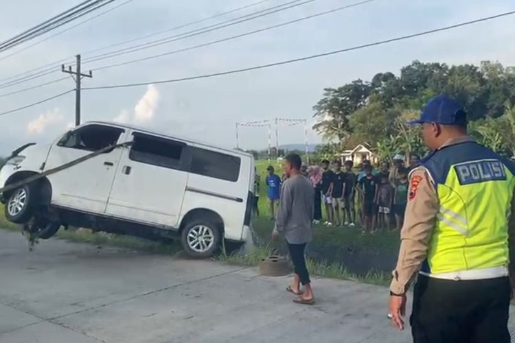 Daihatsu Grand Max Tabrak Motor di Kebumen, 3 Remaja Tewas