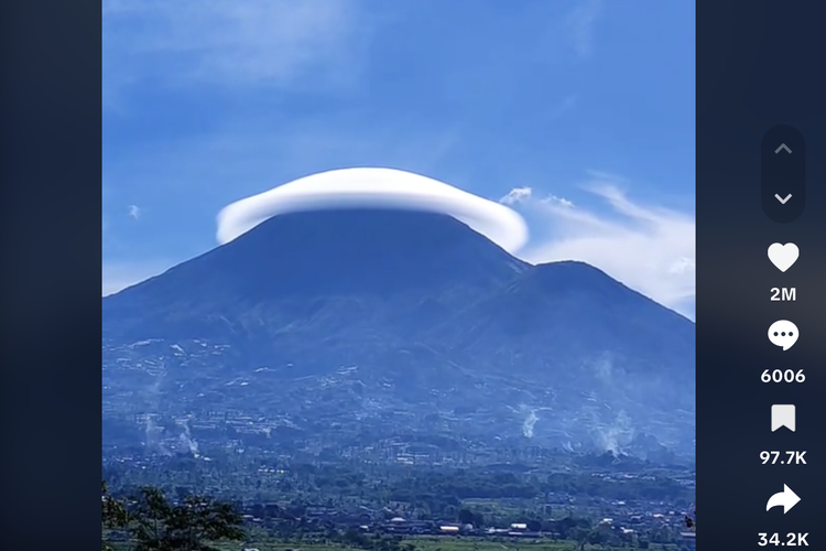 Ramai soal Awan Bertopi di Puncak Gunung Sindoro Disebut Tanda Adanya Badai, Ini Penjelasan BMKG