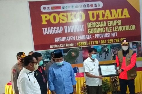 Kunjungi Pengungsi Erupsi Gunung Ile Lewotolok, Kepala BNPB: Keselamatan Rakyat adalah Hukum Tertinggi