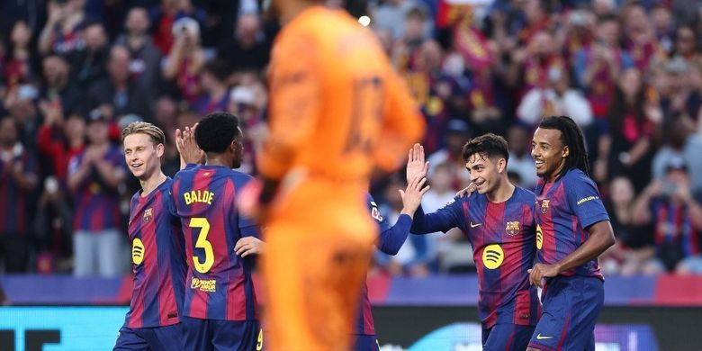 Momen selebrasi Pedri dalam pertandingan sepak bola Liga Spanyol antara FC Barcelona vs Girona FC di Estadi Olimpic Lluis Companys di Barcelona pada 18 Oktober 2025. (Foto oleh Josep LAGO / AFP)