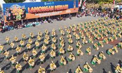 Pemkab Lamongan Cetak Rekor MURI lewat Tarian dan Sajian Nasi Boran Terbesar di Dunia