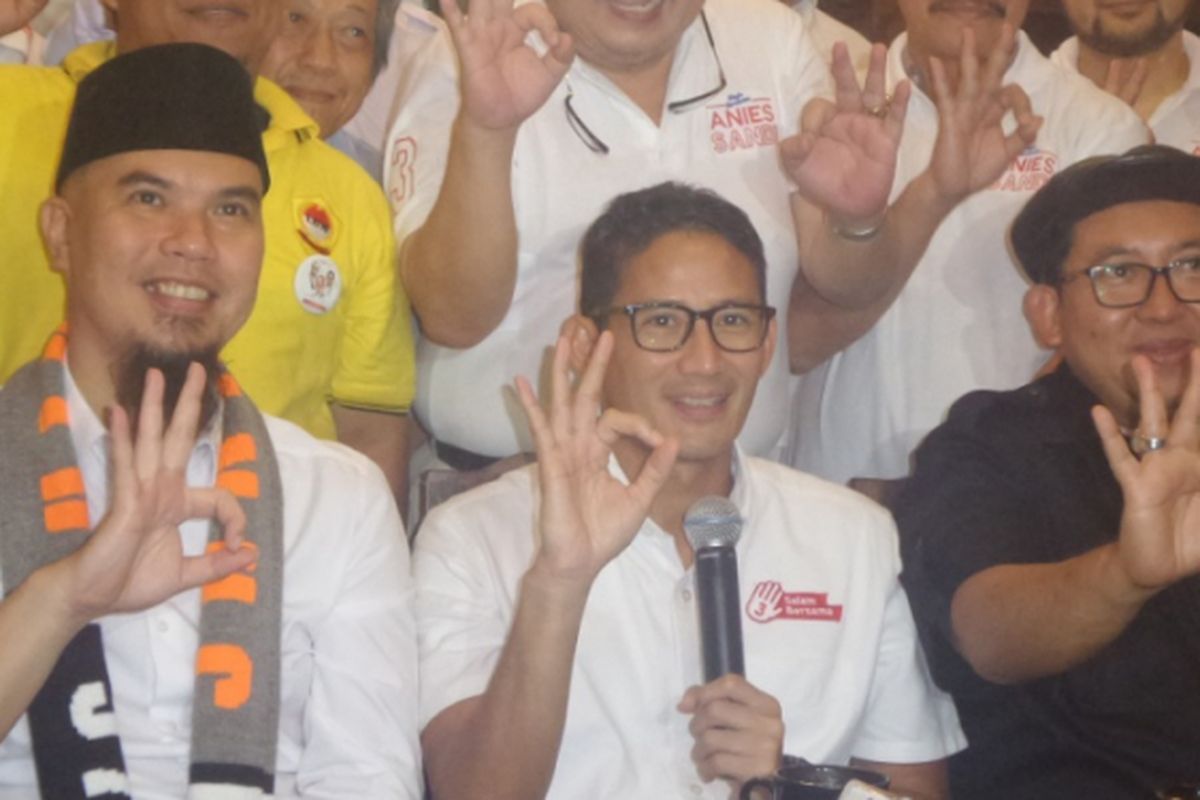 Ahmad Dhani, Sandiaga Uno, dan Fadli Zon (dari kiri ke kanan) mengadakan jumpa pers di kediaman Dhani di Jalan Pinang Mas, Pondok Pinang, Pondok Indah, Jakarta Selatan, Sabtu (18/3/2017) malam.