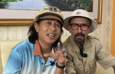 Pelawak Surabaya, Eko Londo (kanan) saat bersama sahabatnya, Cak Suro
