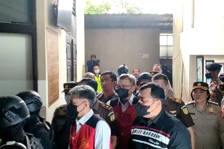 Tiga terdakwa obstruction of justice telah tiba di Pengadilan Negeri Jakarta Selatan untuk menjalani sidang perkara kasus pembunuhan berencana Nofriansyah Yoshua Hutabarat atau Brigadir J, Rabu (19/10/2022). 