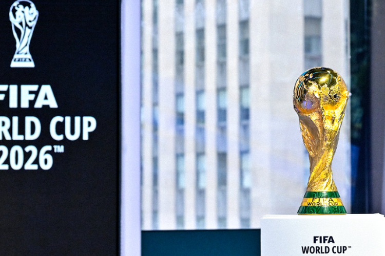 Trofi Piala Dunia yang akan diperebutkan kembali dalam Piala Dunia 2026 di Amerika Serikat, Kanada dan Meksiko. Piala Dunia 2026 akan menggunakan format baru karena diikuti 48 negara yang dibagi dalam 12 grup di mana dua tim teratas setiap grup plus delapan peringkat ketiga terbaik maju ke babak 32 besar.